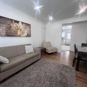 Renovated 2bedrooms With Free Parking Apartment